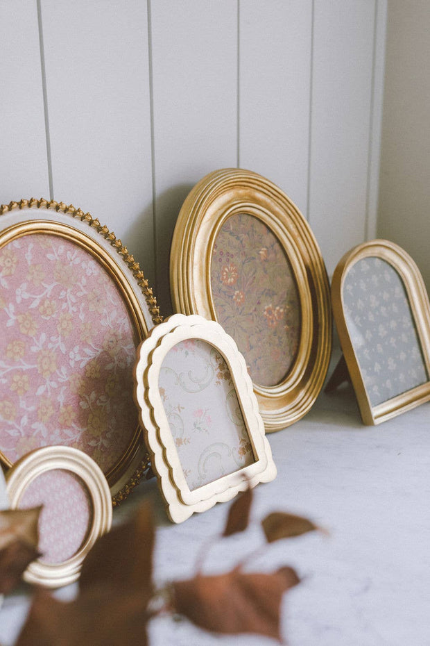 Scalloped Gold Arch Photo Frame