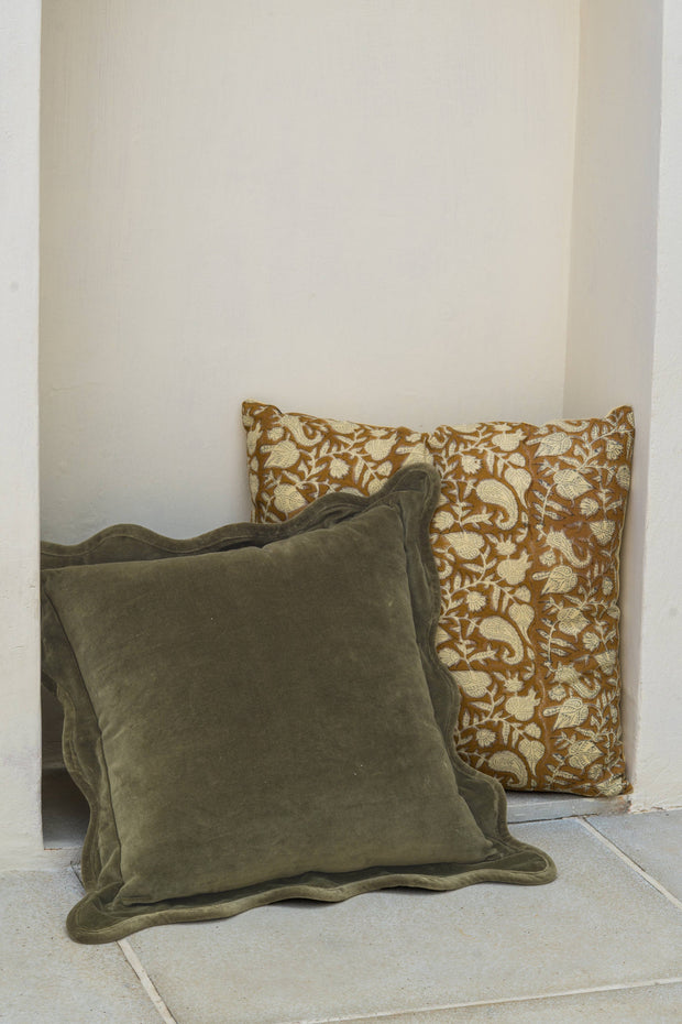 Scallop Velvet Pillow, Moss (20"x20")
