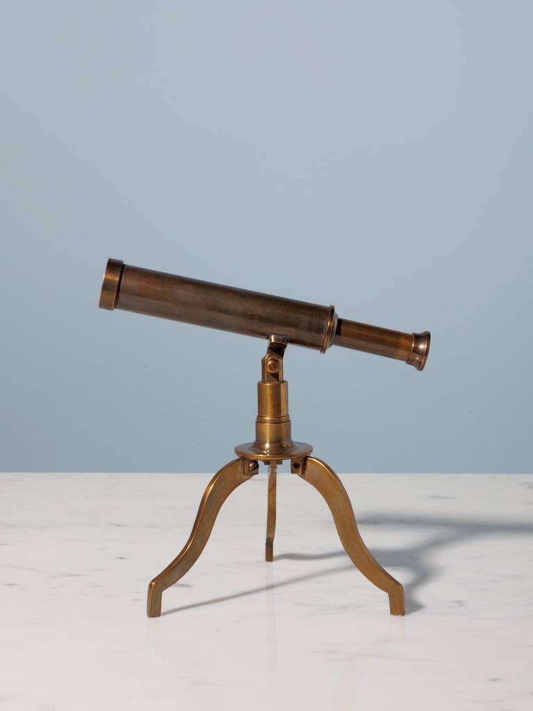Small tripod telescope