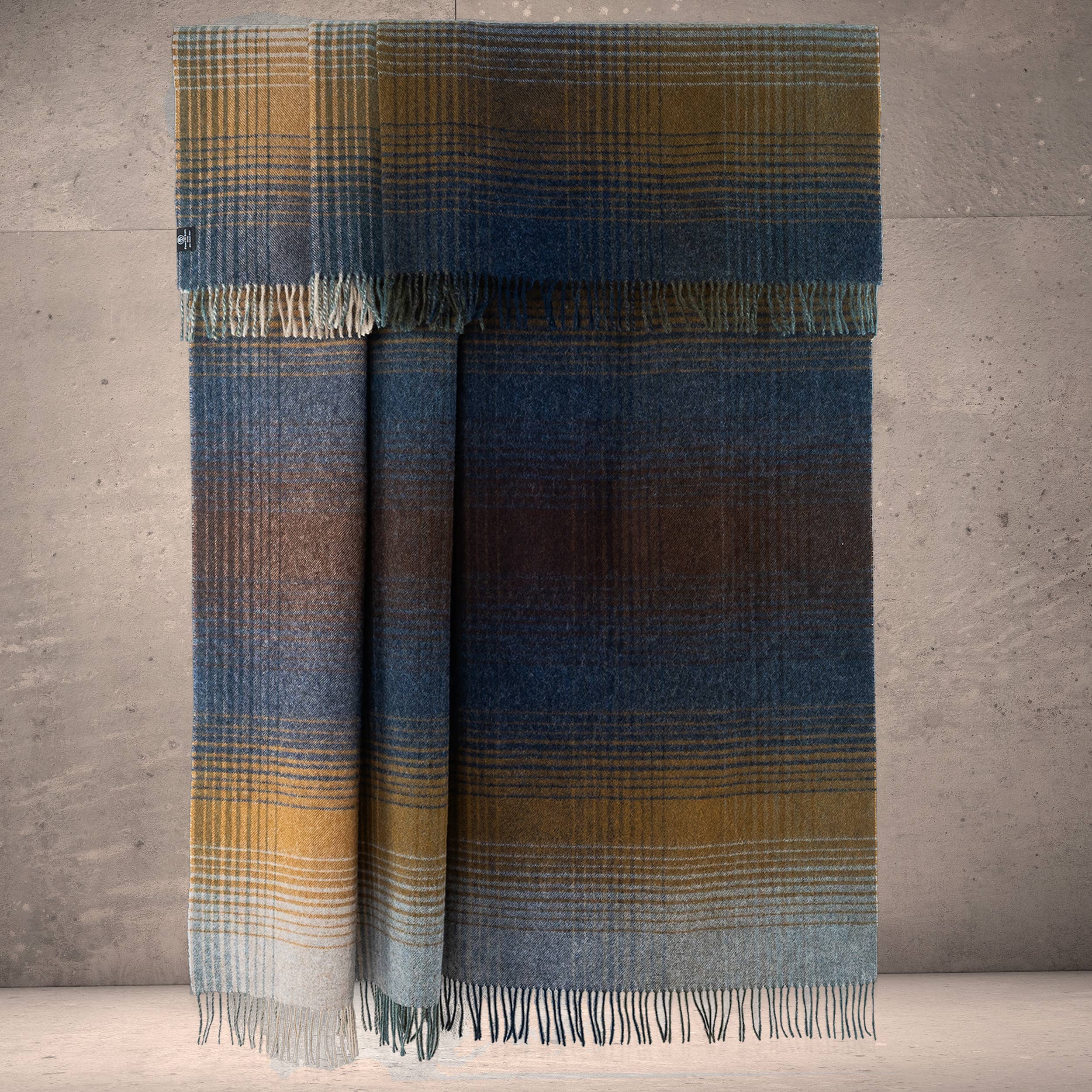 Highland Tweeds Shetland Lambswool Ombre Throw (Blue)