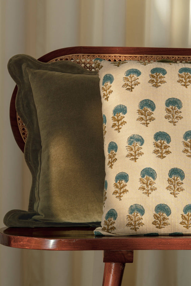 Scallop Velvet Pillow, Moss (20"x20")