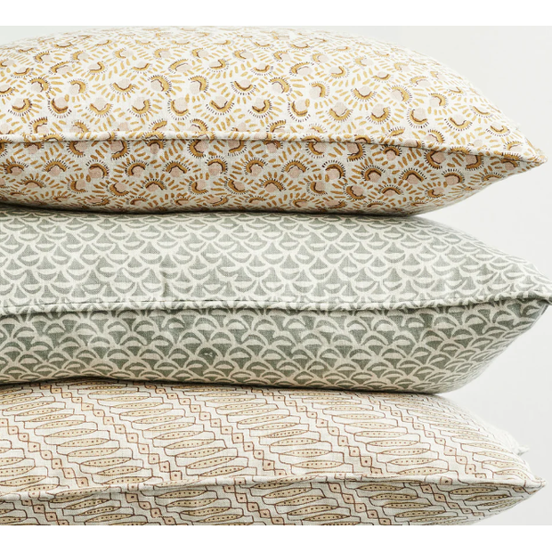 Ordu Petal Linen Pillow - 12" x 18"