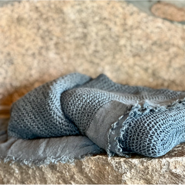 Rumor Throw - Steel Blue