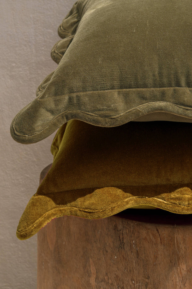 Scallop Velvet Pillow, Mustard (20"x20")