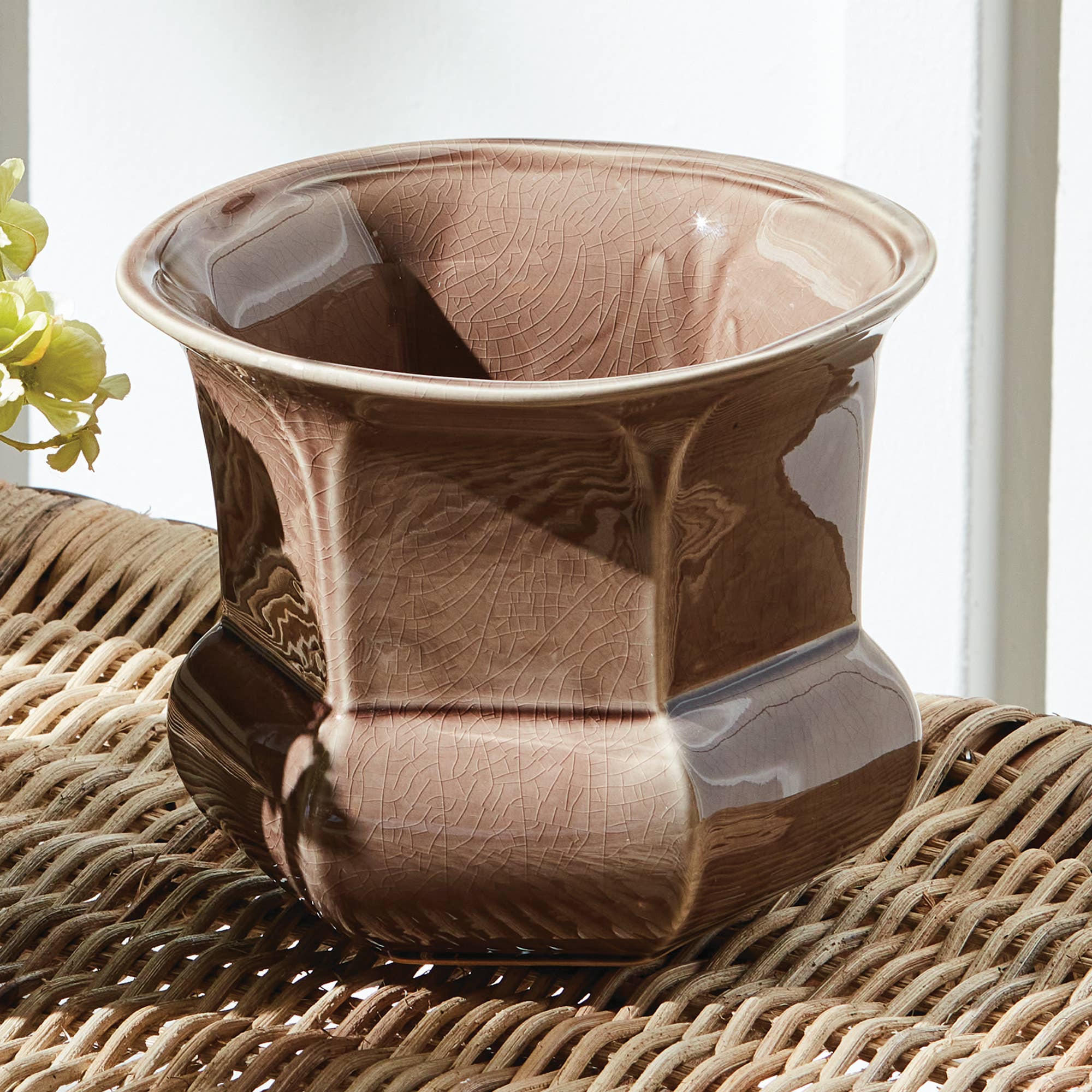 Madison Pot, Brown